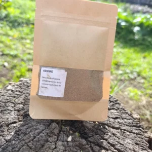 Adobo natural molido, elaborado con condimentos libres de químicos para sazonar carnes de forma saludable.
