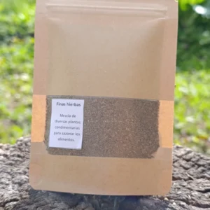 Bolsa biodegradable con mezcla molida de finas hierbas.