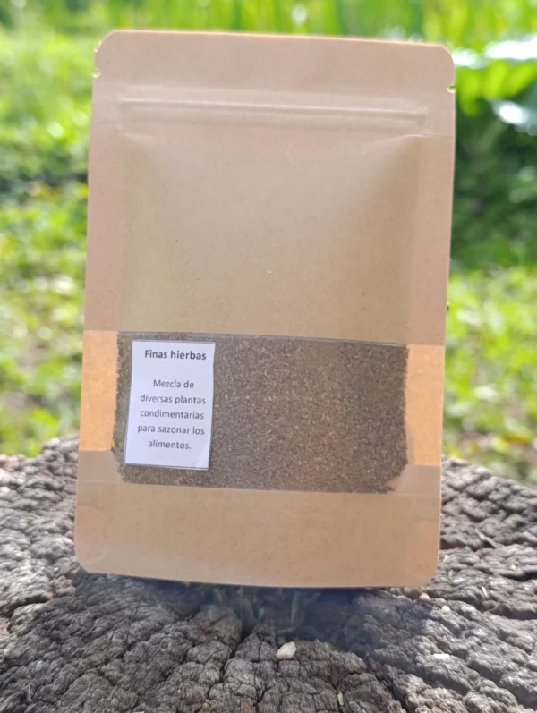 Bolsa biodegradable con mezcla molida de finas hierbas.