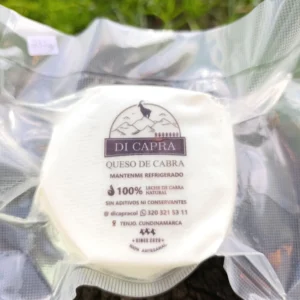 Queso de cabra artesanal Di Capra en empaque al vacío, Tenjo Cundinamarca.