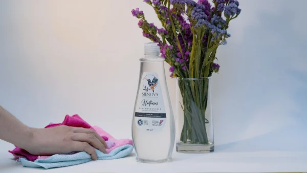 Limpiador multiusos eco-sostenible Sienova de 500 ml, ideal para superficies del hogar, libre de químicos y con ingredientes naturales.