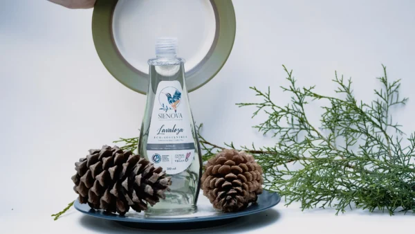 Detergente lava loza eco-sostenible Sienova de 500 ml, libre de químicos y amigable con el ambiente, ideal para quienes buscan productos biodegradables.