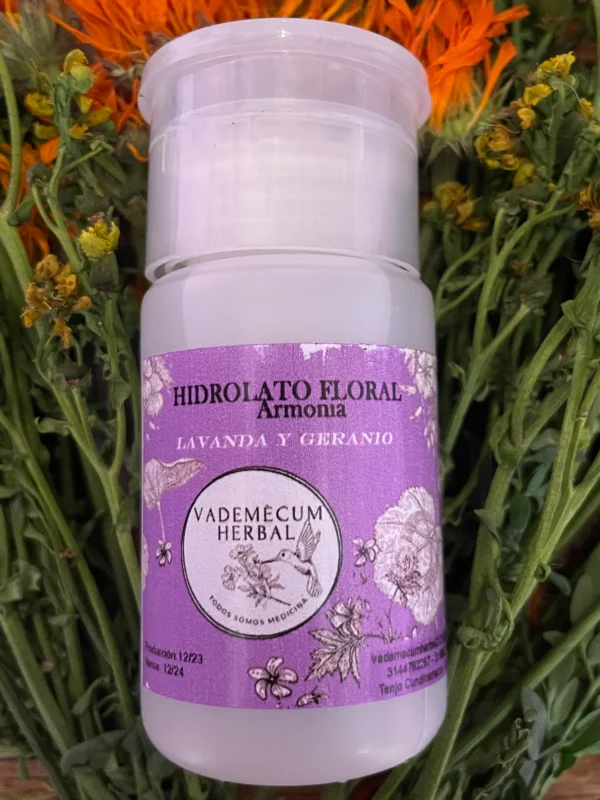 Hidrolato floral Armonía con lavanda y geranio, tónico natural relajante y equilibrante para el cuidado de la piel.