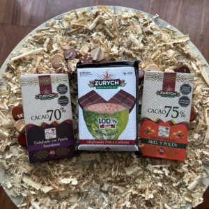 Combo Cacao Lovers Zurych con chocolate 100% cacao para bebida, chocolatina 70% cacao con arándanos y chocolatina 75% cacao con miel y polen.