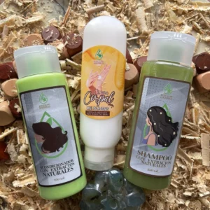 Kit de cuidado personal natural con shampoo de extractos naturales, acondicionador natural, crema corporal de miel de abejas y jabón artesanal.