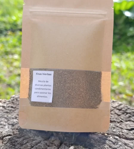 Bolsa biodegradable con mezcla molida de finas hierbas.